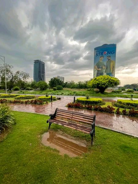 تنگ ہیں ہم پر یہ زمین و آسماں
چل کہیں اے دل! مگر اے دل! کہاں؟