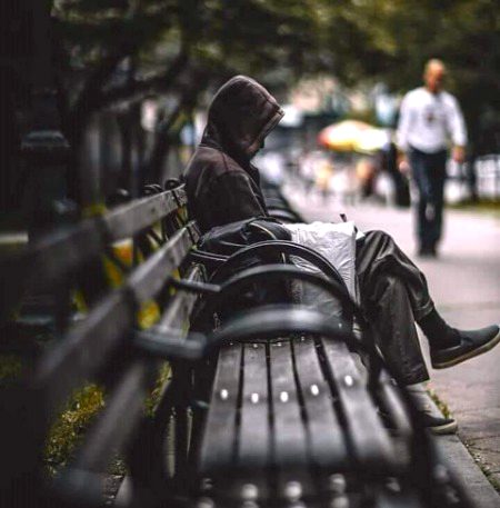 ﮨﻢ ﺑﮩﺖ ﺳﮯ ﻟﻮﮔﻮﮞ ﮐﮯ ﻟﺌﮯ ﺑﮩﺖ ﺍﮨﻢ ﮨﻮﺗﮯ ﮨﯿﮟ ﻟﯿﮑﻦ ﺟﺲ ﺍﯾﮏ ﺷﺨﺺ ﮐﮯ ﻟﺌﮯ ﺍﮨﻢ ﻧﮩﯿﮟ ﮨﻮﺗﮯ ، ﺍﺱ ﮐﮯ ﺑﻐﯿﺮ ﺧﻮﺩ ﮐﻮ ﮐﺘﻨﺎ ﻧﺎﮐﺎﺭﮦ ﺍﻭﺭ ﺍﺩﮬﻮﺭﺍ ﺳﻤﺠﮭﺘﮯ ﮨﯿﮟ "