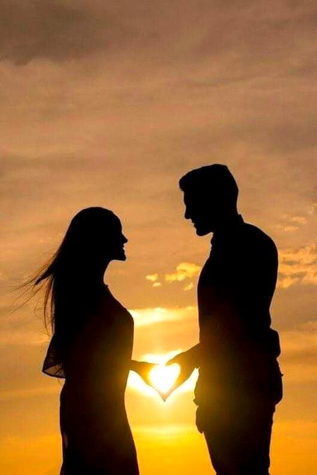 زبردستی کی نزدیکیوں سے سکون کی دوریاں بہتر ہیں🥀😊