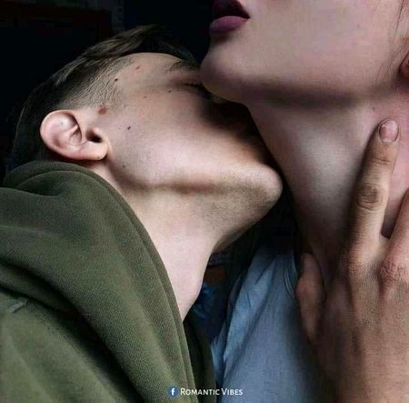 بوسہ دے کر اک ہلکی سی "آہ" 
کے بعد 
ہااائے بولی باقی سب نکاح کے بعد🙃