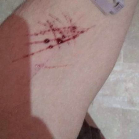 میں چلا جاؤں گا زخموں کی تجارت کر کے
مدتوں تیرے شہر میں میرا چرچا ہوگا😢😭😭
#MaLiK (#) ❤️🍁