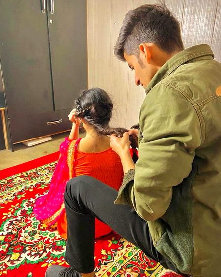 اور آپ  کے صـــدقے تو مــیں  خــود کو بھــی وار دوں آپ ســـے عـــــزیــــز اور کیاا ہـــے بھلا مجھــے🫵😘🫂🫀🫶🏻