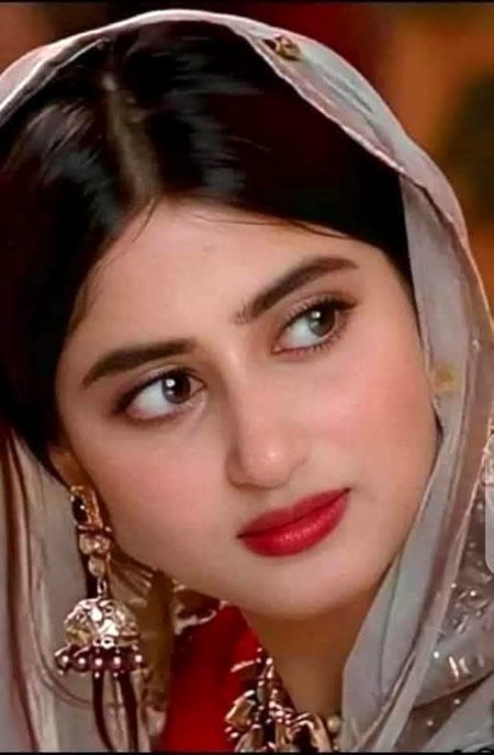 خوب پرکھا جائے پہلے معیارِ محبت پہ اُسے..
لمحوں میں کسی کو آنکھ کا تارا نہ کیا جائے.
میرا مشورہ ہے کہ بےوفائی کرنے والوں سے.
دل چاہے بھی تو عشق دوبارہ نہ کیا جائے💔Unzii🥀