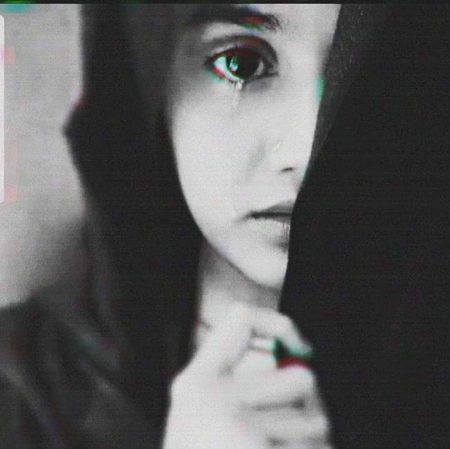 ایک دن ہم مردہ دل لوگ اپنے اندر کی
اُداسی کی تاب نہ لاتے ہُوئے مَر جائیں
گے۔۔!