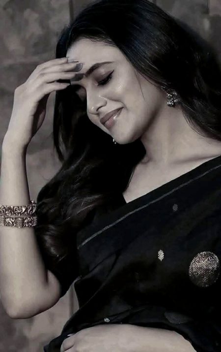 میں نے سیکھے ہیں.محبت سے محبت کے اصول۔۔
سب سے مشکل ہے.کسی اپنے کو اپنا رکھنا ۔۔💔Unzii🥀