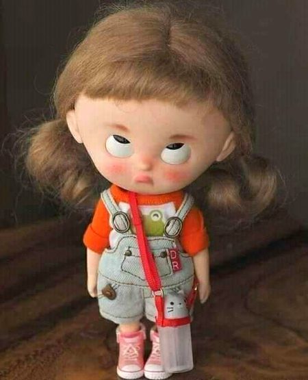 ان سے کہنا کہ تیری  یاد بہت آتی ہے 
ان سے کہنا کے تیرے بنا کوئی نہیں  ہے میرا