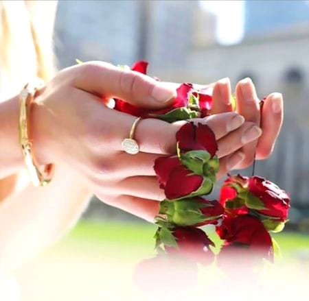 تجھے میں زندگی کا ٹھہرا ہوا لمحہ لکھوں یا اک دل کی تڑپتی خواہش !!❤ - ✌🏻💕✌🏻