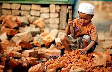 💔وہ سب معصوم سے چہرے تلاش رزق میں گم ہیں
جنہیں تتلی پکڑنا تھی، جنہیں باغوں میں ہونا تھا😢