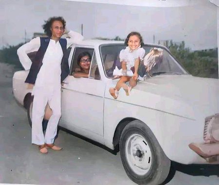 " اگر دنیا میں میری اور زاہدہ کی محبّت ناکام ہو سکتی ہے تو کسی کی بھی ہو سکتی ہے"۔
جون ایلیا