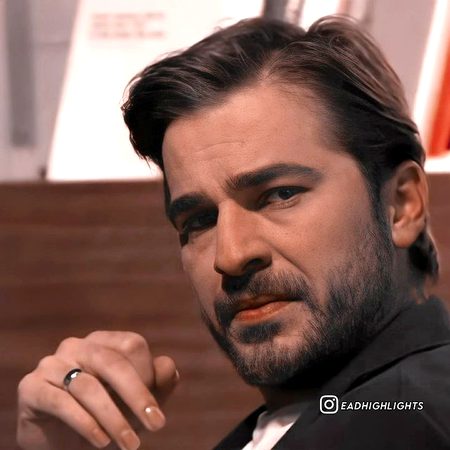 زندگی مشکل نہیں،
ہم اسے مشکل بنا لیتے ہیں