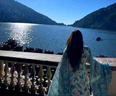 مجھے نہیں معلوم کہ میں بہت حساس ہوں یا زندگی نا قابل برداشت ہے لیکن منفی رویے میرے دل کو یوں چھلنی کرتے
ہیں جیسے دیمک لکڑی کو 🙂❤️🩹