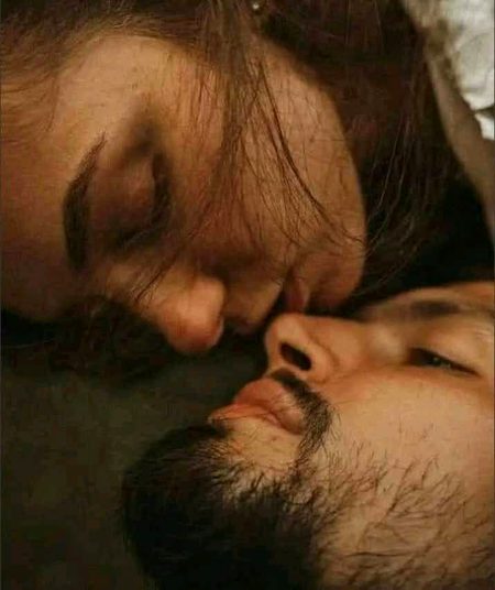 میں تیرے لمس کو لفظوں میں کس طرح لاوں..
 تو مجھ کو چھوتا نہیں جان نکال دیتا ہے💔Unzii🥀