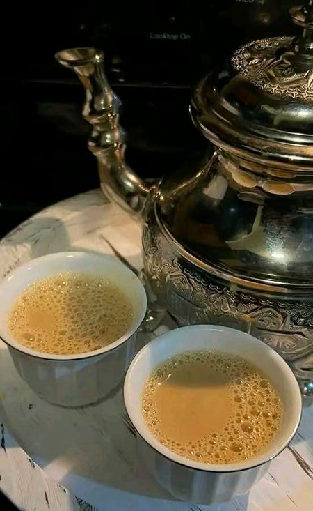 میری ہر بات کبھی یاد آیا کرے گی
کانوں میں ہنسی گُنگنایا کرے گی
جس بات پہ کہتے ہو پاگل مجھے 
یہی بات میرے بِن رُلایا کرے گی
شام ڈھلے جو تنہا چاۓ پیو گے 
خوشبو والی چاۓ یاد آیا کرےگی