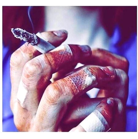 ایک  سگریٹ  بچا  ہے اور🚬
ابھی ساری رات باقی ہے !🖤