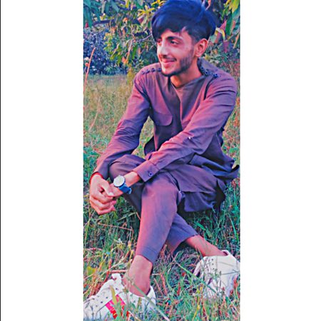 خیریت نہیں پوچھتا ___ خبر رکھتا ہے
سنا ہے وہ شخص مجھ پہ نظر رکھتا ہے