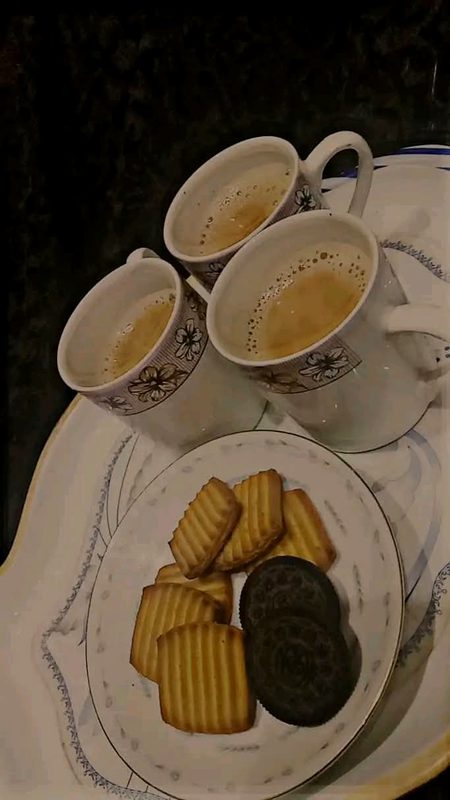 چائے نما ہوتے ہیں کچھ لوگ نظر آتے ہیں تو شفا ملتی ہےoye Mentel Oye۔۔