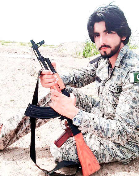 خاک_ سے_ بنے _ہیں  _صاحب...💓💕
𝐂𝐡𝐚𝐚𝐧𝐝
غرور _جچتا _نہیں _ہم  _  پر.❤💕