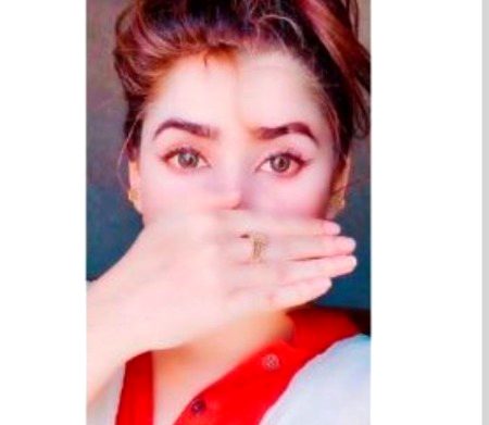 خدا نے تول کہ رکھے ہیں ذائقے مجھ میں 
 میرے لہجے میں شہد اور نمک برابر ہیں °°🔥