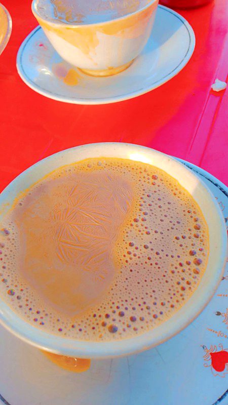 چل کے آیا ہے میرے پاس تو کچھ اُونچا مانگ 
یہ چائے بنانا تو میرے بائیں ہاتھ کا کھیل ہے