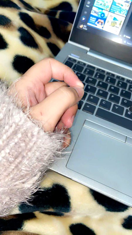 *جب کوئی  پسندیدہ شخص سے نظر انداز ہوتا ہے🥺*
*تو وہ انسان پوری طرح ٹوٹ جاتا ہے ❤️🩹😭