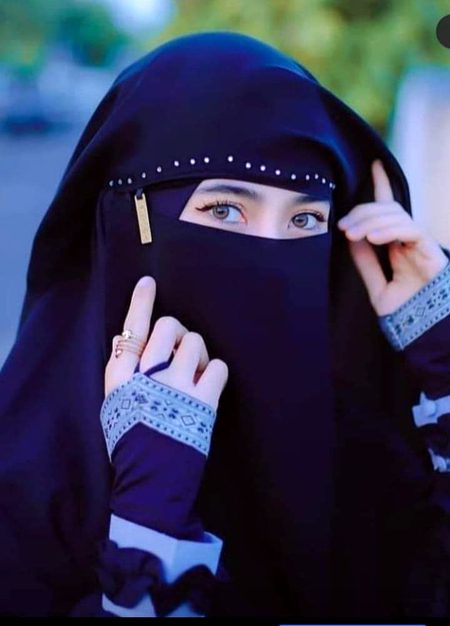 صرف آنکھوں کو دیکھ کر کرلی تم سے محبت🥀
چھوڑ دیا اپنے مقدر کو تیرے نقاب کے پیچھے🔥 Mahii 💔