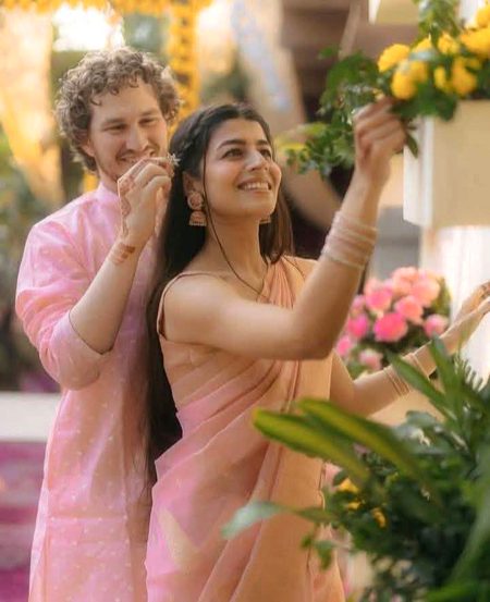 أنتِ الزهرة الوحيدة التي تجلب الربيع إلى وادِي القاحل في قلبي
تم وہ اکلوتا پھول جو میرے دل کی خشک وادی میں بہار لاتا ہے۔۔۔//💌🦢🌷