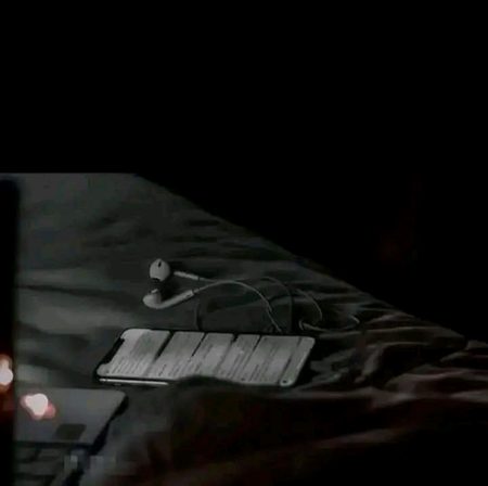 نہ کال سننا، نہ کال کرنا، 
نہ پڑھ کے میسج جواب دینا،
جدید دنیا ،جدید دکھ ہے، شدید دکھ ہے..l😌🍁