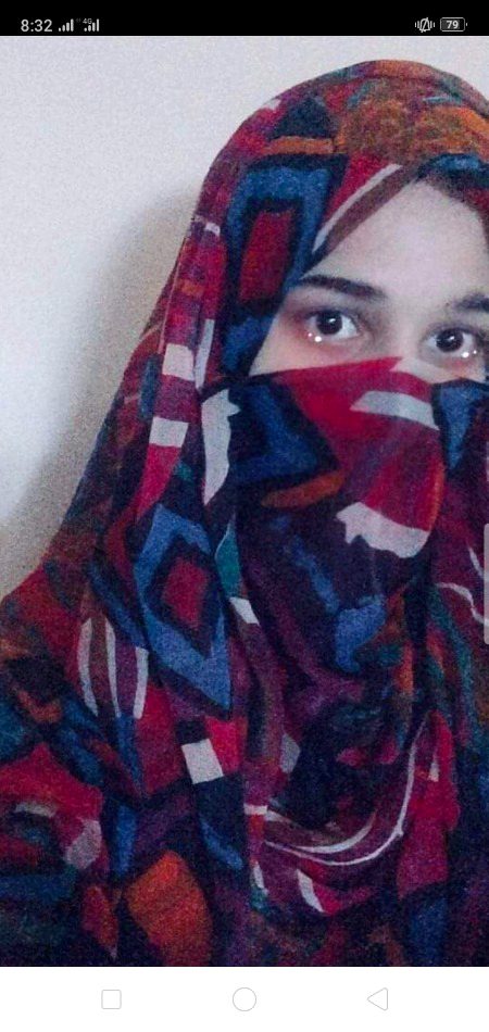 قاصد اُن سے کہنا اُن کی یاد آتی ہے 
  یہ بھی کہنا کہ ہم رو پڑتے ہیں۔۔🔥 Mahii 💔