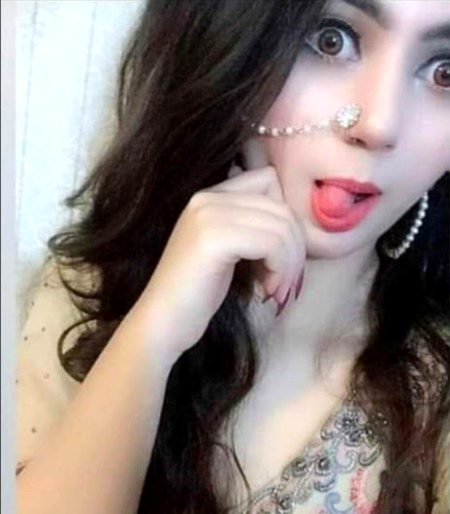 مرد لوگ گاڑی
چلائیں، بائیک چلائیں جہاز چلائیں،
اور ہم بیچاریاں زبان بھی 
نہ چلائیں😒🔥