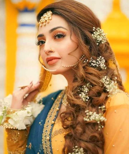 حسیں تو اور ہیں لیکن کوئی کہاں تجھ سا
جو دل جلائے بہت پھر بھی دل رُبا ہی لگے🔥 Mahii 💔