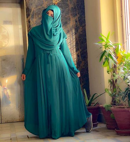 حجاب اوڑھے، آنکھوں کو جھکائے، سلیقے سے چلتی ہوئی لڑکی سے عشق فرض ہو جاتا ہے🔥🥀