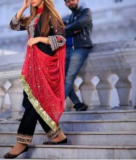 💕bhOt kUch jaaN ka jana ha tUm kO==beri mUskil Say pechana ha tUm kO==mujy jO tUm samjhty hO galt ha==kiSi din ya bi .samjhna ha tum ko 💕 💕