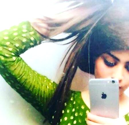 ہر رنگ سج جاتا ھے ہم پر👌
ہم آرائیں زادیاں بڑی دلکش ھوتی ہیں🔥✌️