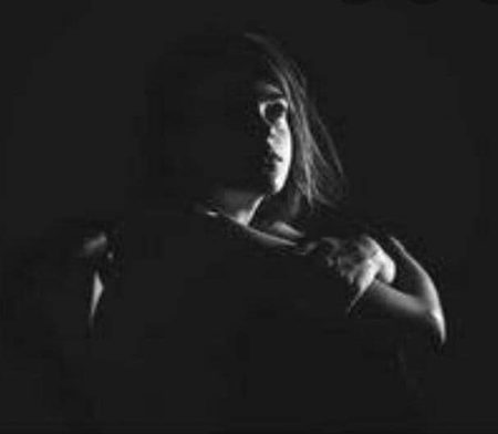 سلگتی تلخ باتوں سے 
بڑے بے درد ہاتھوں سے
لو!!!دیکھو ہار دی تم نے
”محبت“
مار دی تم نے...!!!