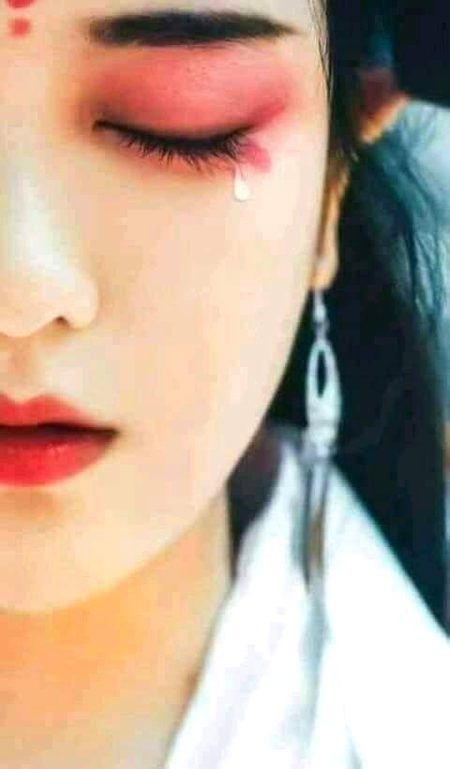 زندگی نے دیا سب کچھ پر وفا نہ دی 💔
زخم دئے سب نے پر کسی نے دوا نہ دی 💔
ہم نے تو سب کو اپنا مانا 💔
پر کسی نے ہمیں اپنوں میں جگہ نہ دی🔥 Mahii 💔