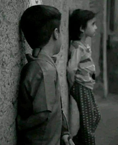 گِلہ ہے ایک گلی سے
اور ہم لڑتے پھرتے ہیں شہر بھر سے 
🖤🍂