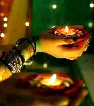 سمجھ میں نہیں آتا ہے کہ وفا کریں تو کس سے کریں🥺 مٹی سےبنے لوگ کاغذ کے ٹکڑوں..
میں بک جاتے ہیں💔✍