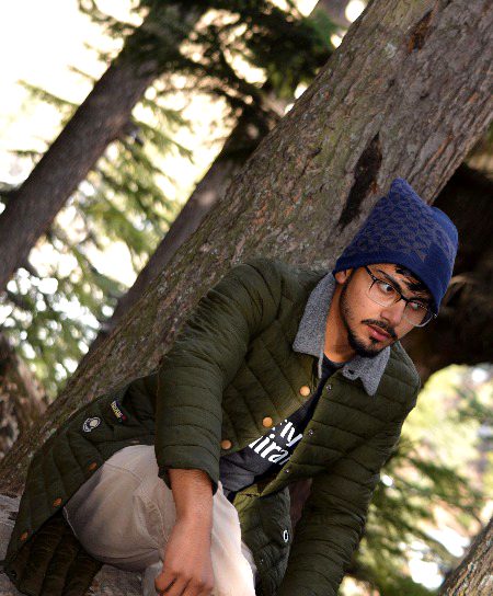 Dewana to har koi hota hain .....
Par jo .hamosh aashiq ho wo kam hi pay jaty h