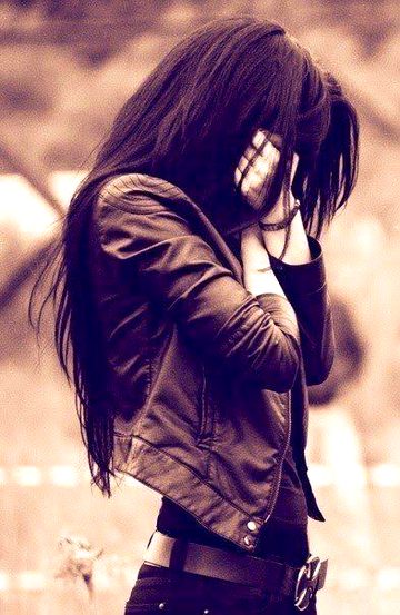 تکلیف کہتی ہے خودکشی کر لو 🥀
دل کہتا۔۔💔
نہیں پاگل امی ابو بہت روئیں گے 💔