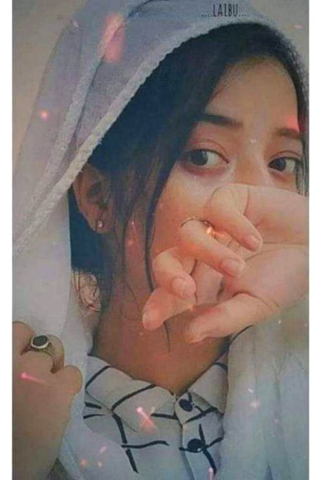 لوگ کیا سوچتے ہیں 
کبھی فرصت ملی تو سوچیں گے