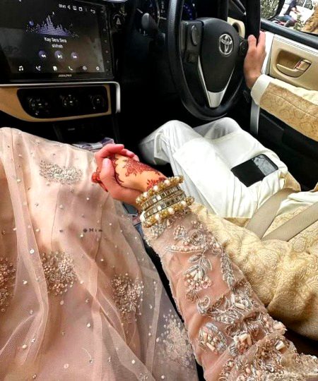 کہیں سجدہ کہیں اشکوں کی روانی ہوتی ہے محبت خدا تک پہنچنے کی مختصر کہانی ہوتی ہے🩷