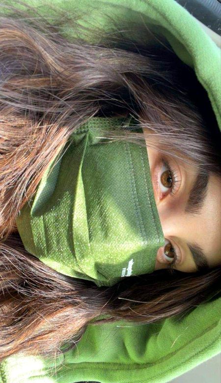 میں تنہائی پسند انسان ہوں۔!
میں اسی سے بات کرتی ہوں۔۔
  جس سے میرا دل کرتا ہے۔!