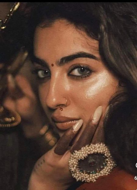 کرو پھر سے کوئی وعدہ کبھی نہ بچھڑنے کا.
تمہیں کیا فرق پڑتا ہے بچھڑنے میں مکرنے میں💔Unzii🥀