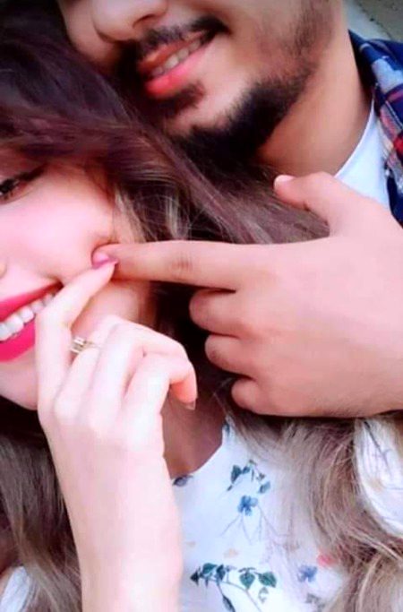 تیرے قریب آکے بڑی الجھنوں میں ہوں 
 میں دشمنوں میں ہوں کہ تیرے دوستوں میں ہوں ۔