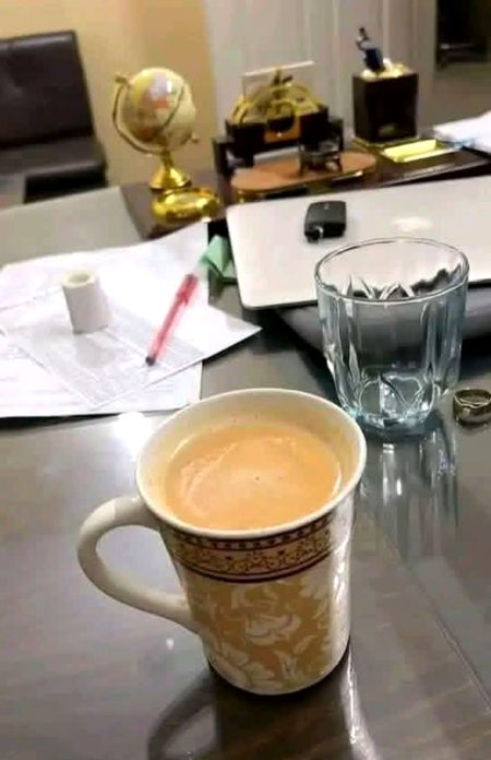 چائے کا کوئی خاص وقت نہیں ہوتا
جس وقت مل جائے وہی خاص ہے
 # 
#