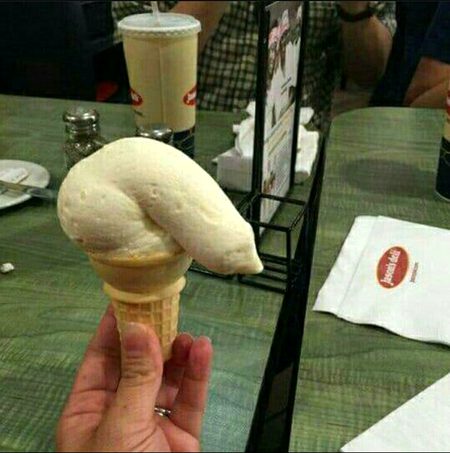 Hayee ye Garmi to mai aj apke kuj thanda ice cream laya hun ⊙_⊙