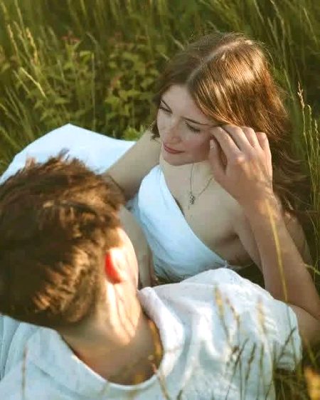 مجھ پہ اتارو اپنی بانہوں کی حرارت
رکھ دو اس دسمبر کو جون کر کےJanM👀🥰