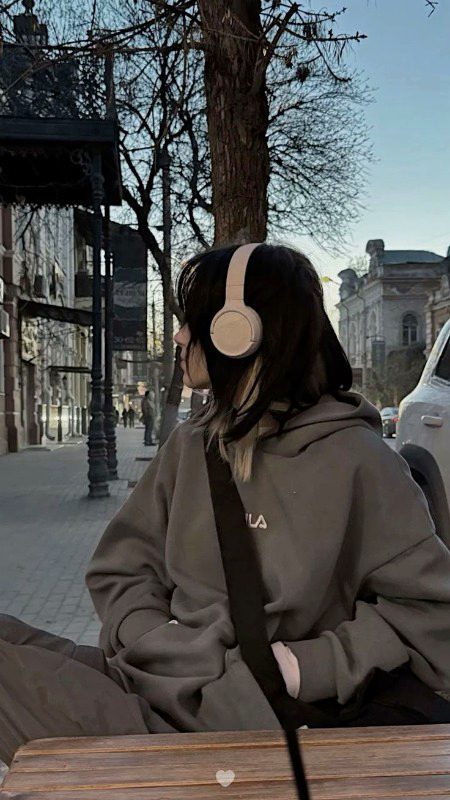 apne Chalakiyo se khedo Bewakufi mai badal chuki hai...🤭😴