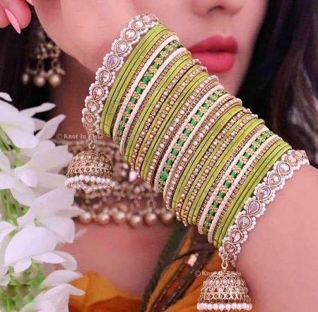 💕Sony ki na sahi kanch ki hi lado 😒😏
💕Eid aa rhi he churiyan hi lado 😍💖🙈