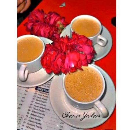 اگر میں تمہیں گجرے لا دوں
. تو
 تم مجھے ایک کپ چائے بنا دو گی☕